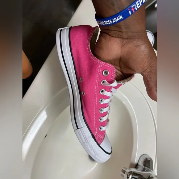 Converse All Star Chuck Taylor Hot Pink 💞Low Top Sneakers Womens 11.5 Mens 9.5 - Picture 14 of 16